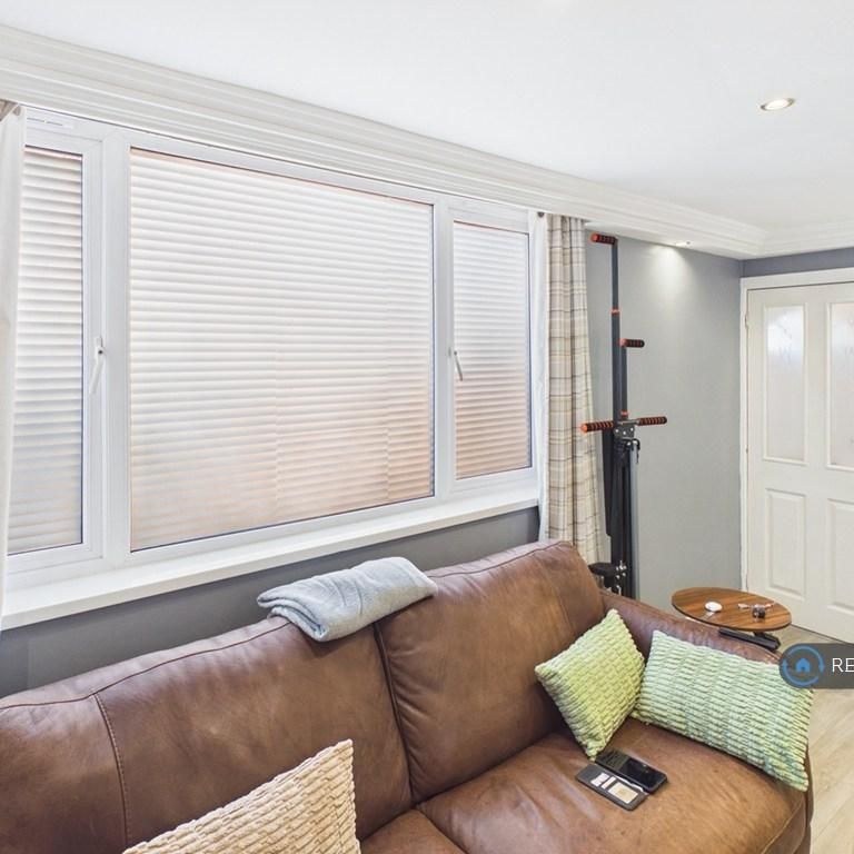 2 bedroom semi-detached house to rent - Photo 1