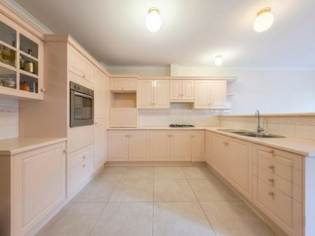 Character & Low Maintenance Charm in a Premier North Adelaide Cul-De-Sac! - Photo 5