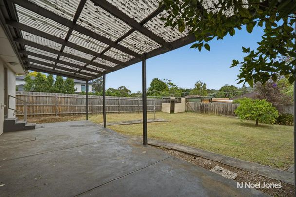 8 Elmore Avenue, CROYDON - Photo 1