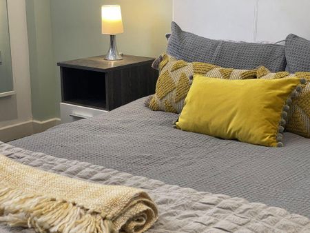 1 bedroom in a house share to rent - Photo 5