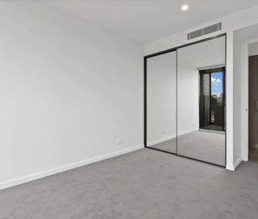 Luxury Living At The Griffin - Photo 3