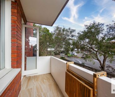 Spacious Two Bedroom Apartment Located for Lifestyle - Photo 1