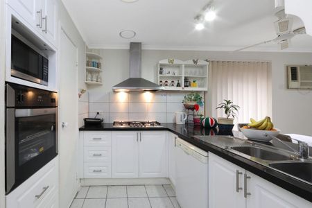 Beautiful Family Home in Prime Rowville Location! - Photo 4