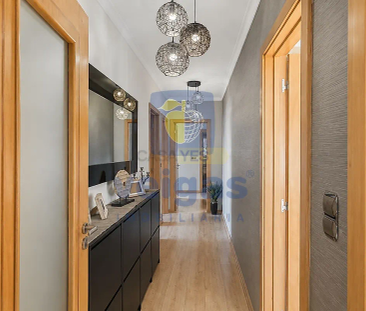 Apartamento T3, totalmente mobilado na prestigiada Urbanização Malv... - Foto 2