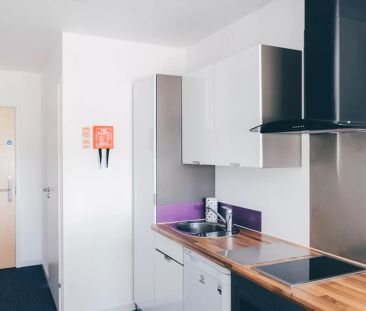 Self Contained Studio - Photo 4