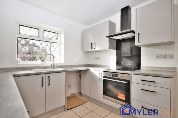 3 bedroom semi-detached house to rent - Photo 1