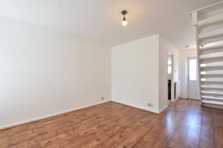 West Palace Gardens, Weybridge, KT13 - Photo 2