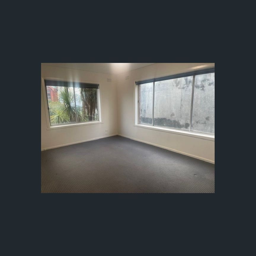 Tidy Two Bedroom Apartment - Photo 1