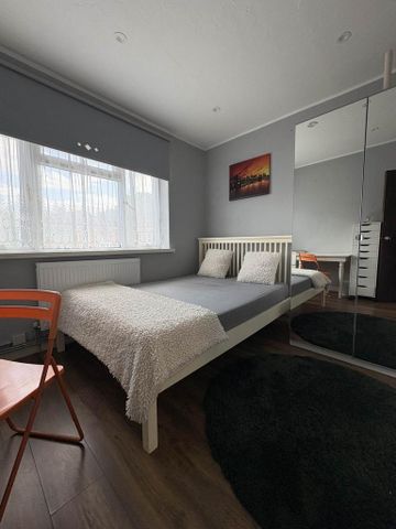 1 bedroom in a house share to rent - Photo 2
