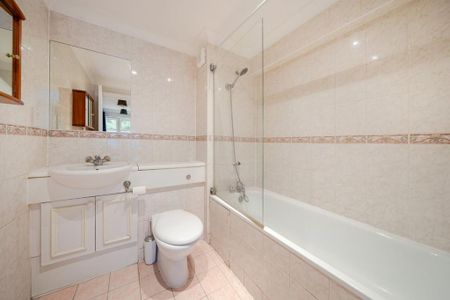 3 bedroom flat to rent - Photo 3