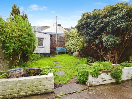 3 bedroom terraced house to rent - Photo 5