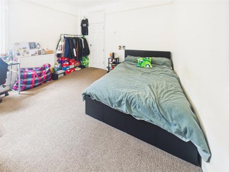 4 bedroom apartment to rent - Photo 2