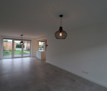 Nieuwbouwwoning met 3 slaapkamers, zolder, tuin en 2 autostaanplaat... - Photo 2