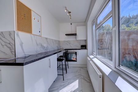 1 bedroom semi detached house to rent - Photo 5
