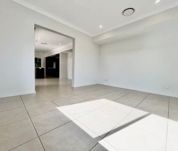 Near NEW Bright 4 Bedroom Double Storey House in Box Hill - Photo 6