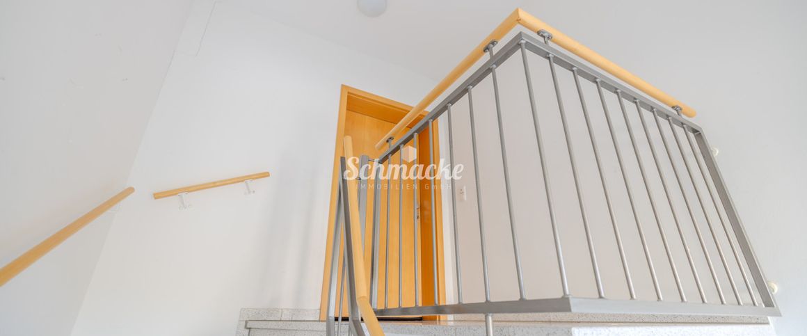 Helle Etagenwohnung mit großem Balkon in ruhiger Lage (Rollos, Markise, Tageslichtbad, Stellplatz) - Photo 1