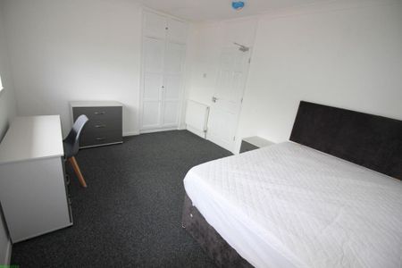 4 bedroom terraced house to rent - Photo 2