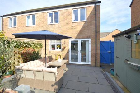 3 bedroom semi-detached house to rent - Photo 3