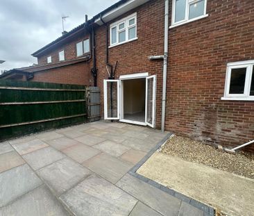 4 bedroom semi-detached house to rent - Photo 6