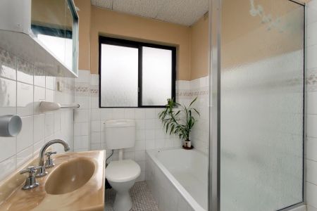 Bright 2 Bedroom Unit with LUG in a Convenient Location - Photo 2