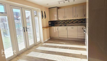 3 bedroom semi-detached house to rent - Photo 3