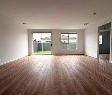 Premium Living in a Highly Sought-After Tarneit Location! - Photo 2