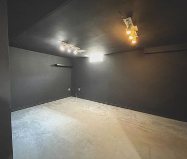 For Lease - 2136 Golden Orchard Trail, Oakville, Ontario - Photo 2