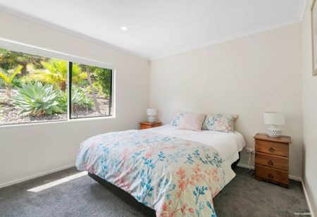 TWO LEVEL/TWO BEDROOMS-WALDORF CRES, OREWA - Photo 2