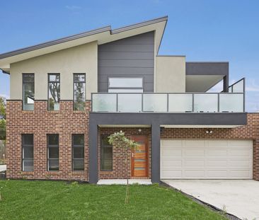Stunning self contained townhouse - Photo 4
