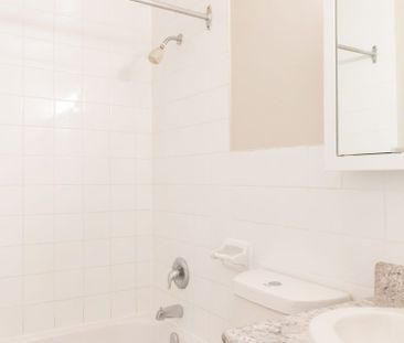 For Lease - 1061 Seneca Avenue Unit# 210, Mississauga, Ontario - Photo 4