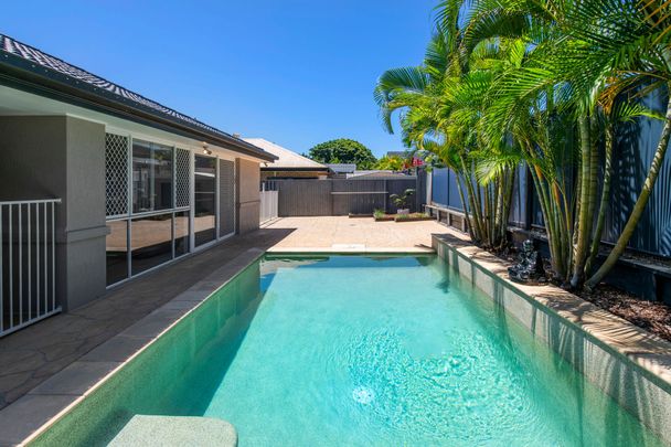 Stunning Family Home in Burleigh Waters - Photo 1