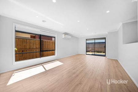 5 Earlville Street, Manor Lakes VIC, Belconnen - Photo 2