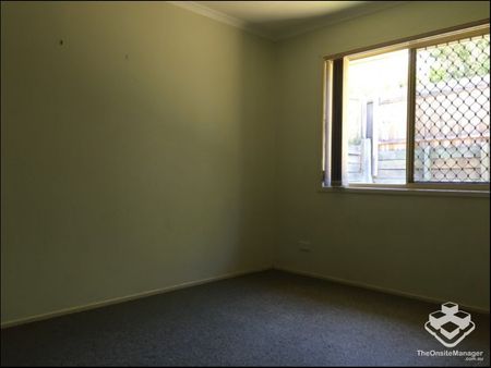 TWO BEDROOMS TOWNHOUSE WITH VINLY FLOOR AND AIR CONDITION - Photo 4