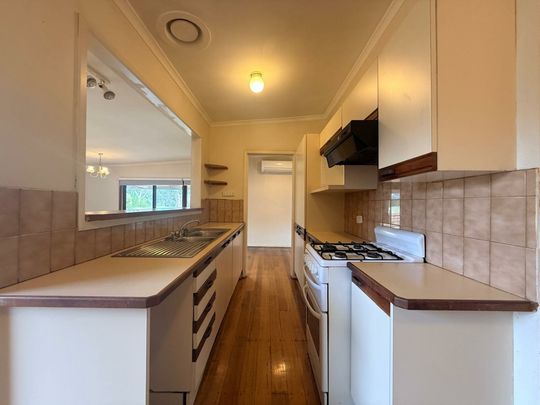 18 Village Drive, Hampton Park VIC - Photo 1