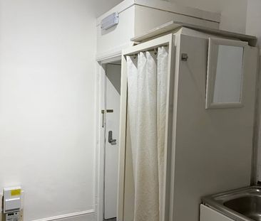 Studio Flat, Castletown Road, W14 - Photo 6