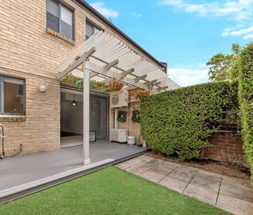 Renovated Townhouse in Prime Location - Photo 5