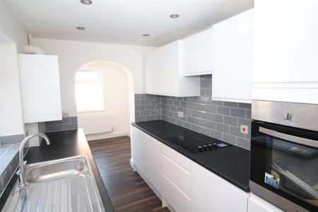 2 bedroom terraced house to rent - Photo 3