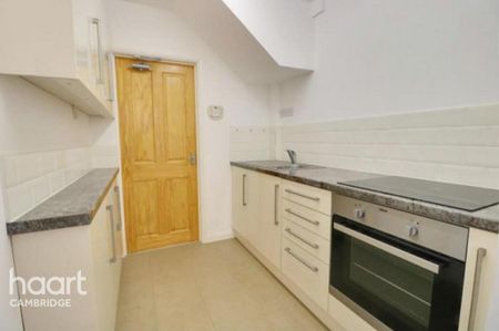 1 bedroom in a house share to rent - Photo 2