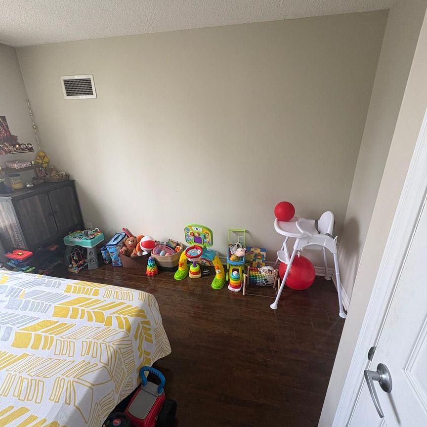 For Lease - 3888 Duke of York Boulevard Unit# 435, Mississauga, Ontario - Photo 1