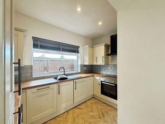 3 bedroom semi-detached house to rent - Photo 1