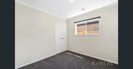 New 4-Bedroom Family Home in Emerald Park Estate – Prime Location & Modern Luxury! - Photo 4