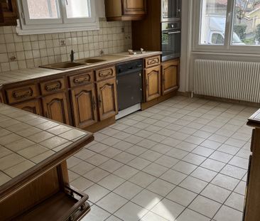 GIVORS, maison de type 5, de 98,45 m² sur 3 niveaux, comprenant 3 c... - Photo 2