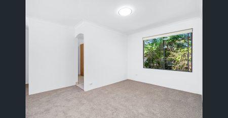 Beautifully Renovated Apartment ** Available 10/12/25 ** - Photo 5