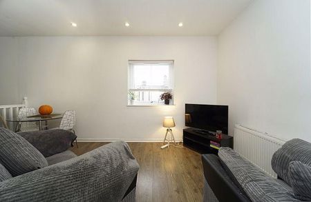 3 bedroom apartment to rent - Photo 3