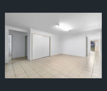 A rare opportunity - Huge family home in Logan Central - Photo 3