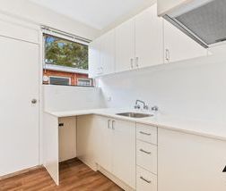 TOP FLOOR STUDIO APARTMENT IN PADDINGTON - Photo 6