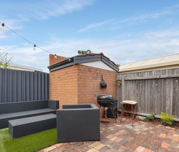 HOUSE IN FABULOUS JOONDANNA LOCATION - Photo 3
