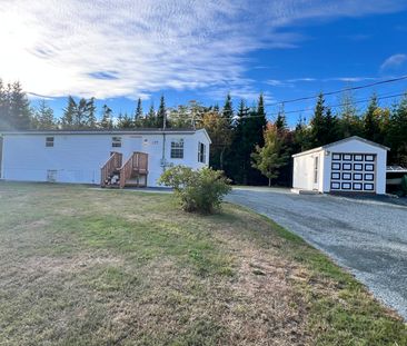 FULLY RENOVATED 1-BED + DEN UNIT WITH GARAGE | 129 LES COLLINS AVE,... - Photo 1