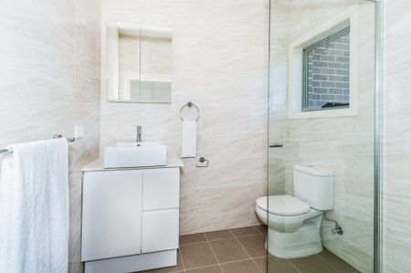 Contemporary living at it's Best! - Photo 5