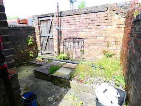 2 Bedroom Terraced House for Rent - Photo 2